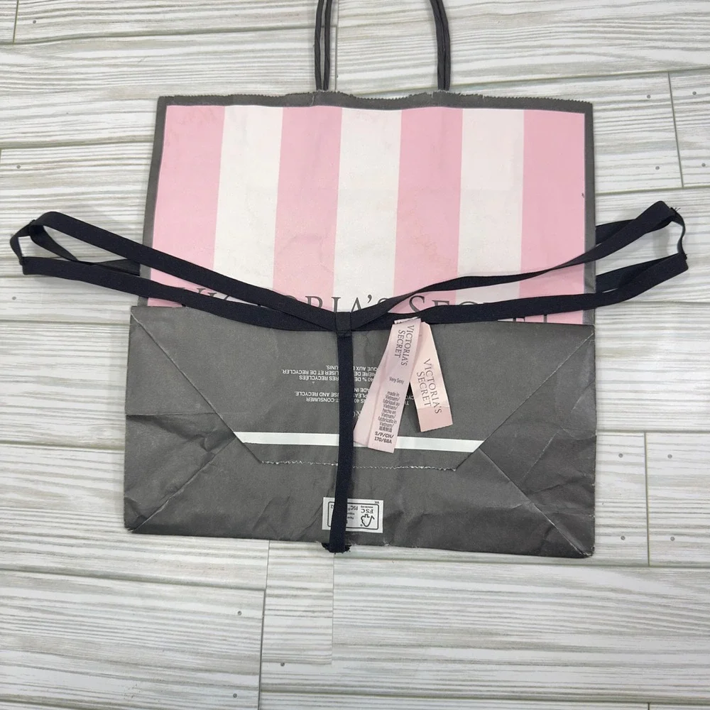 New Victoria's Secret‎ Very Sexy Strappy Heart Thong Panty Black Gold Small